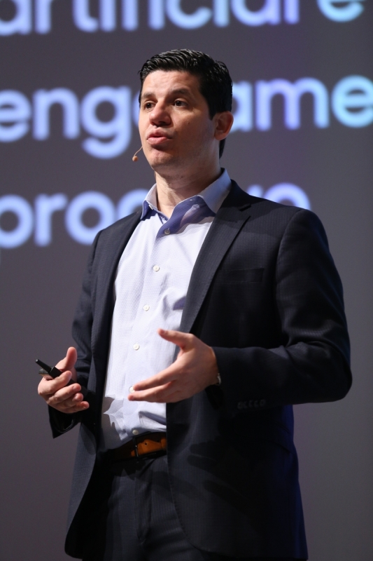 Clayton: 'chat bot no pode servir para reduzir custos' 