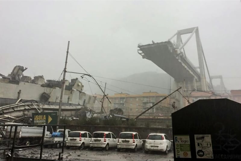 De acordo com informações da Defesa Civil local, um colapso estrutural provocou o desabamento