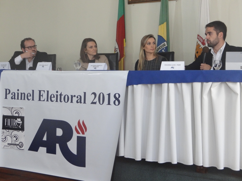 Pedro Garcia, Daniela Sallet e Edieni Ferigollo entrevistaram Eduardo Leite na ARI