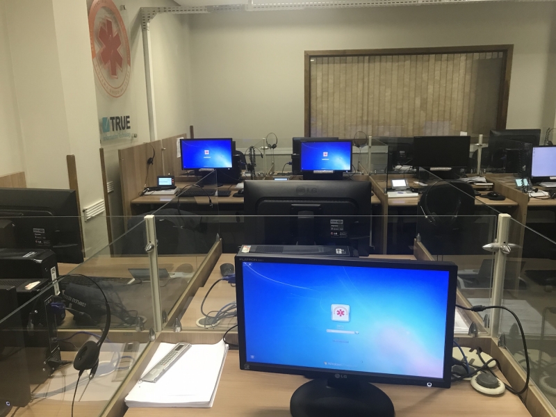 Na central de regulação, em Porto Alegre, as mesas da área de atendentes estavam vazias