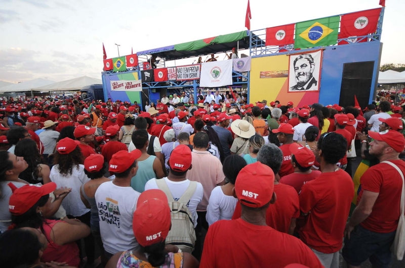 A Marcha Nacional Lula Livre chegou ontem em Brasília para defender a candidatura do ex-presidente