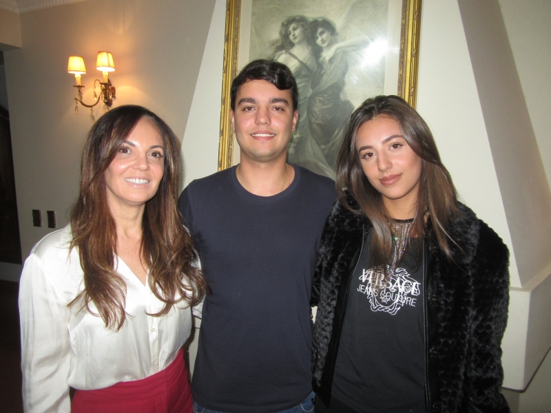 Josie Assis Penz com os filhos Ivo Penz e Anne Penz em jantar de confraternização 