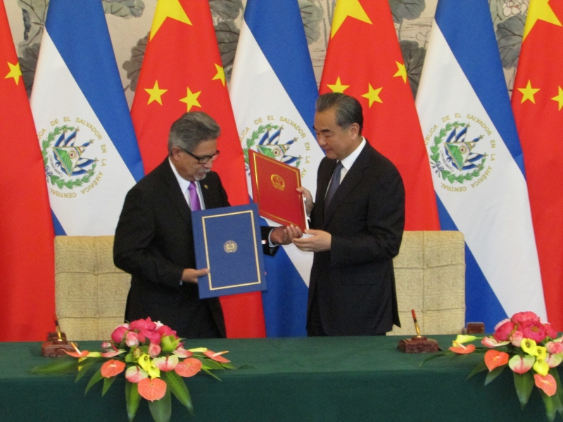 Castaneda assinou ontem acordo em Pequim com o ministro Wang Yi