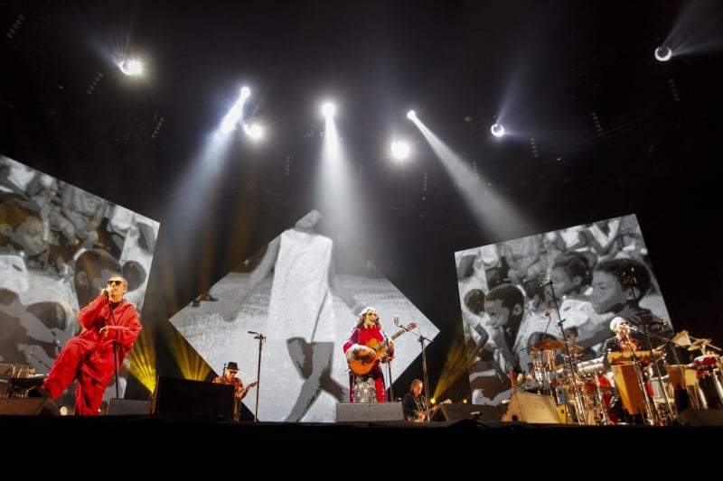 Marisa Monte, Arnaldo Antunes e Carlinhos Brown sobem ao palco do Anfiteatro Beira-Rio