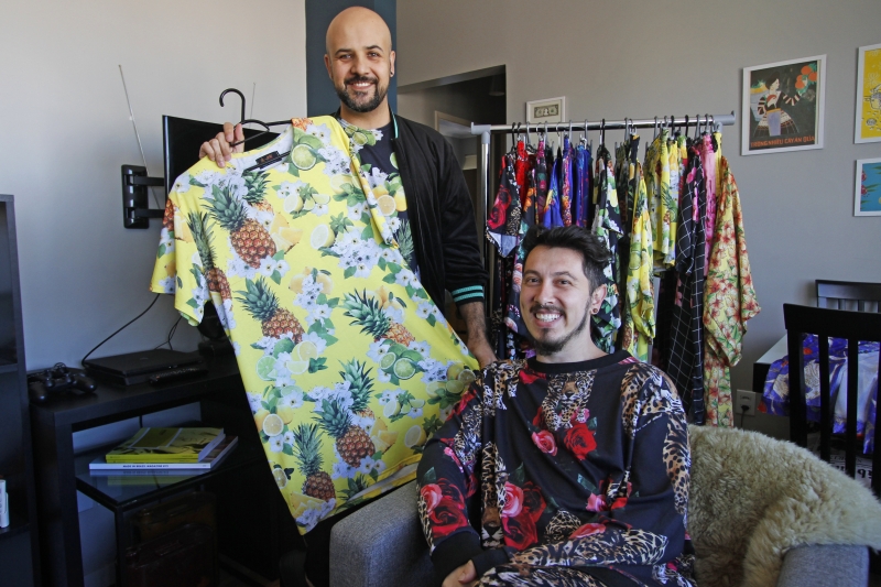 Bruno e Johny conciliam a marca Piña con Limón com seus empregos