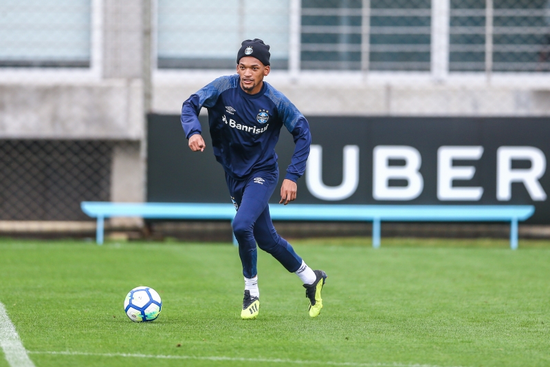 Jailson participou do treino esta manhã no CT Luiz Carvalho, mas não é certa sua presença