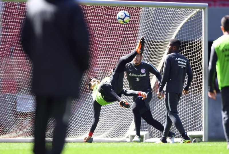Time do técnico Odair Hellmann realizou um treino na manhã deste sábado