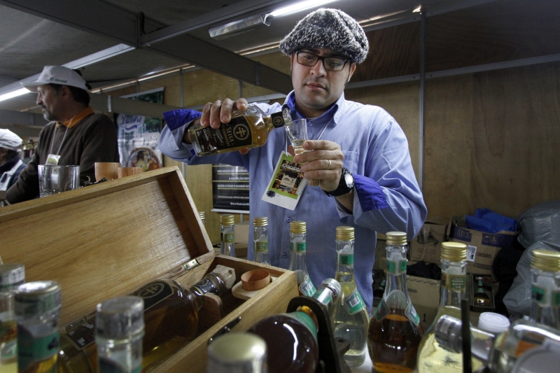 Juliano Trindade conseguiu aumentar seu estoque de cachaças em 35% em comparação com o ano passado