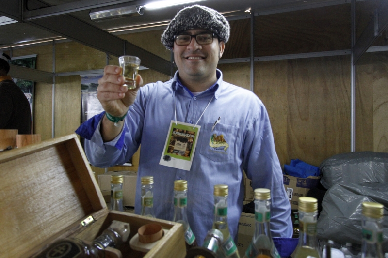 {'nm_midia_inter_thumb1':'https://www.jornaldocomercio.com/_midias/jpg/2018/08/25/206x137/1_lp_250818___agricultura_familiar__8_-8449086.jpg', 'id_midia_tipo':'2', 'id_tetag_galer':'', 'id_midia':'5b81e119938b3', 'cd_midia':8449086, 'ds_midia_link': 'https://www.jornaldocomercio.com/_midias/jpg/2018/08/25/lp_250818___agricultura_familiar__8_-8449086.jpg', 'ds_midia': 'EXPOINTER 2018   Produtores no pavilhão da Agricultura Familiar.  Na foto: Juliano Trindade', 'ds_midia_credi': 'LUIZA PRADO/JC', 'ds_midia_titlo': 'EXPOINTER 2018   Produtores no pavilhão da Agricultura Familiar.  Na foto: Juliano Trindade', 'cd_tetag': '1', 'cd_midia_w': '800', 'cd_midia_h': '533', 'align': 'Left'}