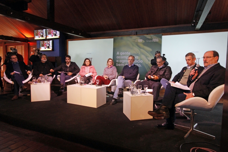 Participaram Robaina (e), Júlio, Leite, Rossetto, Jairo, Bandeira e Sartori 