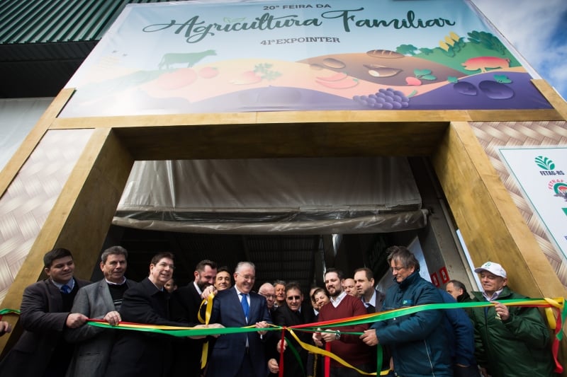 Ministro do Desenvolvimento Social Alberto Beltrame inaugura Pavilhão da Agricultura Familiar.