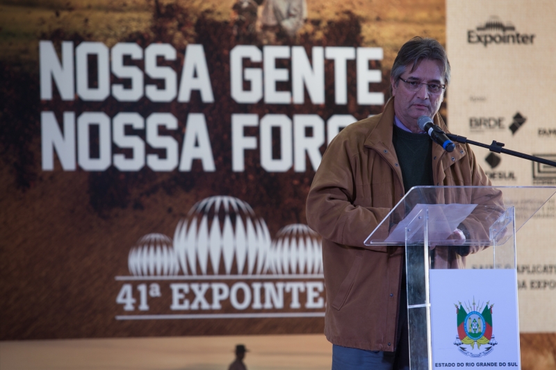 Presidente da Farsul, Gede�o Pereira (e) destacou as incertezas econ�micas, mas o secret�rio da Agricultura, Odacir Klein (d) aposta em otimismo no setor rural