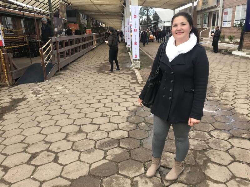 {'nm_midia_inter_thumb1':'https://www.jornaldocomercio.com/_midias/jpg/2018/08/25/206x137/1_ruth-8448618.jpg', 'id_midia_tipo':'2', 'id_tetag_galer':'', 'id_midia':'5b8163978a3fb', 'cd_midia':8448618, 'ds_midia_link': 'https://www.jornaldocomercio.com/_midias/jpg/2018/08/25/ruth-8448618.jpg', 'ds_midia': 'Expointer 2018 - ambiental público - Ruth Barcelos, comerciante de sapucaia do Sul', 'ds_midia_credi': 'PATRÍCIA COMUNELLO /ESPECIAL/JC', 'ds_midia_titlo': 'Expointer 2018 - ambiental público - Ruth Barcelos, comerciante de sapucaia do Sul', 'cd_tetag': '1', 'cd_midia_w': '800', 'cd_midia_h': '600', 'align': 'Left'}