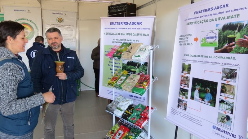 Visitante consegue erva-mate para o chimarro e fica sabendo a procedncia do produto