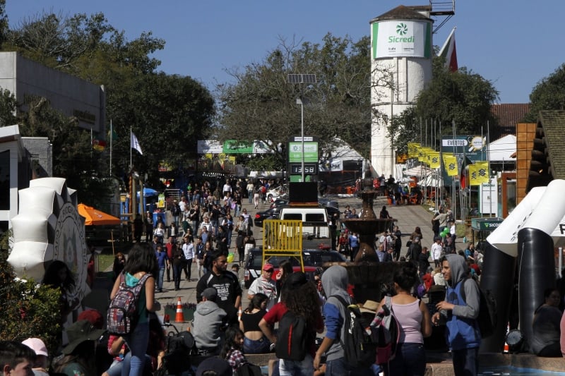 Pblico da Expointer chegou a 40 mil pessoas at o fim desta tera-feira em mais um dia de sol no parque