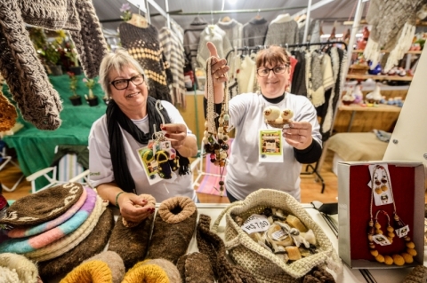 Susana e Ida dizem que as pantufas s�o as campe�s de vendas