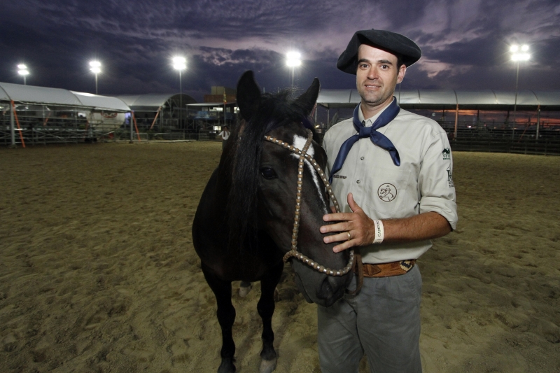 Ginete Guto Freitas destaca o treino necess�rio para formar um cavalo como o JA Libertador, bicampe�o do Freio de Ouro
