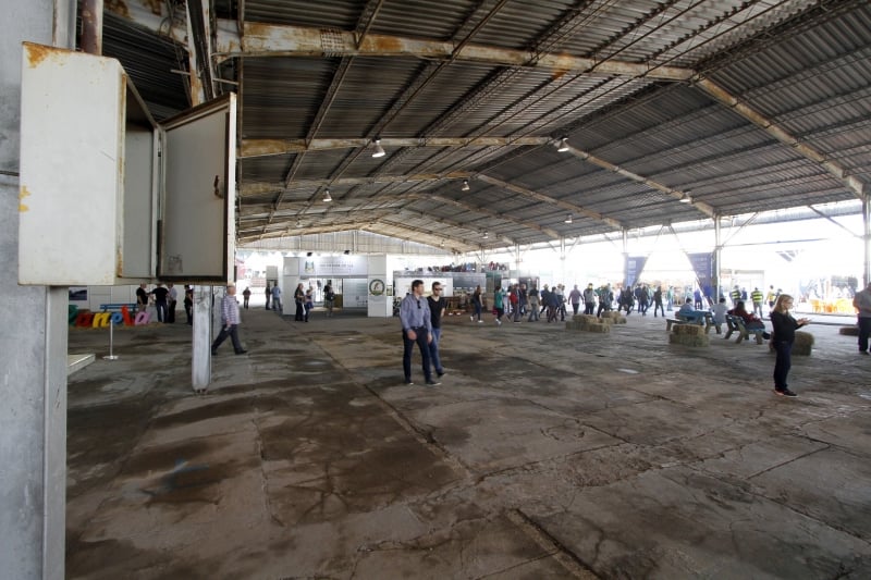 O espaço que costumava receber, em média, oito países, agora tem grandes vazios