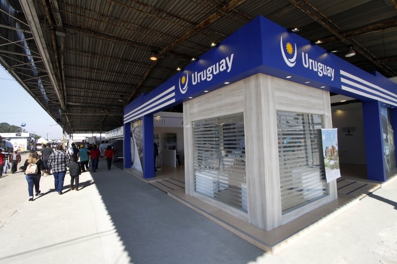 {'nm_midia_inter_thumb1':'https://www.jornaldocomercio.com/_midias/jpg/2018/08/29/206x137/1_mgr290918pavilhao_internacional__27_-8454216.jpg', 'id_midia_tipo':'2', 'id_tetag_galer':'', 'id_midia':'5b86c9c80206f', 'cd_midia':8454216, 'ds_midia_link': 'https://www.jornaldocomercio.com/_midias/jpg/2018/08/29/mgr290918pavilhao_internacional__27_-8454216.jpg', 'ds_midia': 'Expointer 2018  fotos do pavilh&atilde;o internacional', 'ds_midia_credi': 'MARCELO G. RIBEIRO/JC', 'ds_midia_titlo': 'Expointer 2018  fotos do pavilh&atilde;o internacional', 'cd_tetag': '1', 'cd_midia_w': '800', 'cd_midia_h': '533', 'align': 'Left'}