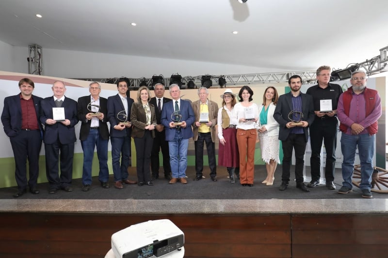 Federa��o realizou a entrega dos trof�us aos representantes de entidades em cerim�nia no restaurante Internacional 