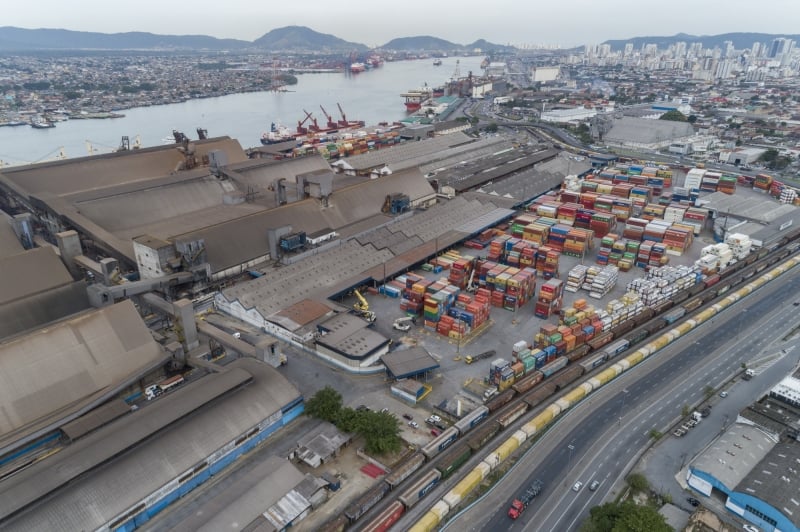 A embarcação vai atracar na noite desta segunda-feira no Porto de Santos, em São Paulo