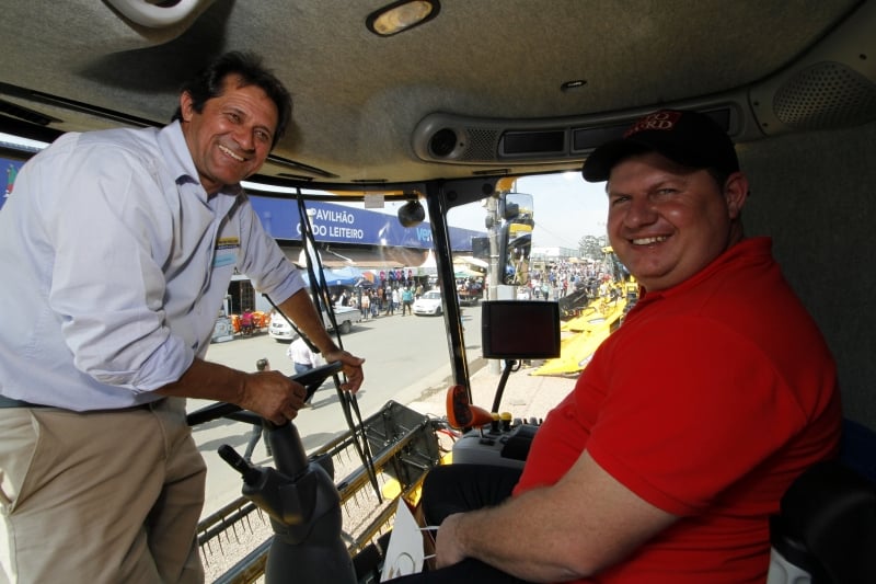 Rudinei Zimmer (d) fechou negócio com Laércio Silveira na New Holland