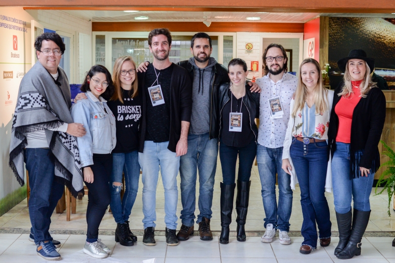 Almo&ccedil;o em comemora&ccedil;&atilde;o dos tr&ecirc;s anos do Gera&ccedil;&atilde;o E.  Foto: MATHEUS PICCINI/ESPECIAL/JC