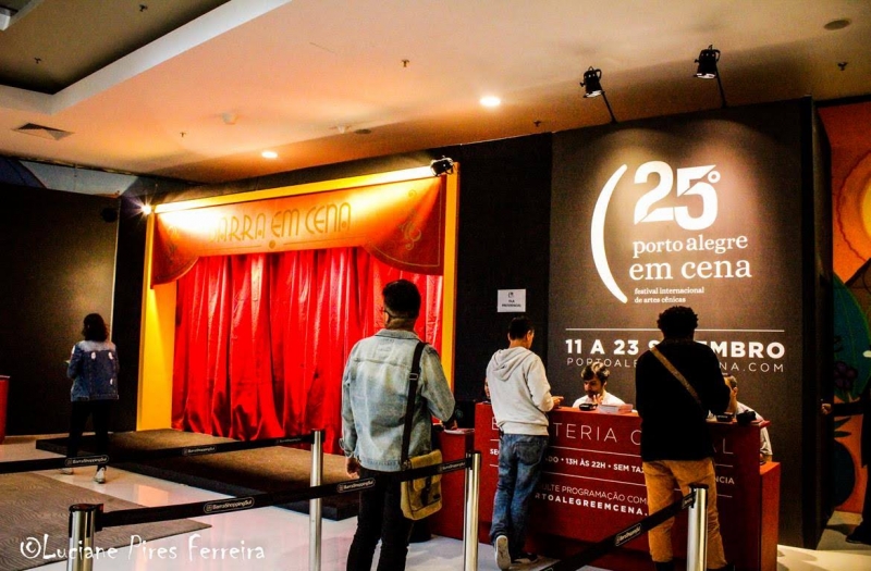 {'nm_midia_inter_thumb1':'https://www.jornaldocomercio.com/_midias/jpg/2018/09/02/206x137/1_pan_porto_alegre_em_cena_2018___bilheteria_foto_luciane_pires_ferreira-8460170.jpg', 'id_midia_tipo':'2', 'id_tetag_galer':'', 'id_midia':'5b8c53dcce8d3', 'cd_midia':8460170, 'ds_midia_link': 'https://www.jornaldocomercio.com/_midias/jpg/2018/09/02/pan_porto_alegre_em_cena_2018___bilheteria_foto_luciane_pires_ferreira-8460170.jpg', 'ds_midia': 'PAN Porto alegre em cena 2018 - bilheteria foto 3 luciane pires ferreira.', 'ds_midia_credi': 'LUCIANE PIRES FERREIRA/DIVULGA&Ccedil;&Atilde;O/JC', 'ds_midia_titlo': 'PAN Porto alegre em cena 2018 - bilheteria foto 3 luciane pires ferreira.', 'cd_tetag': '1', 'cd_midia_w': '800', 'cd_midia_h': '525', 'align': 'Left'}