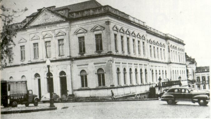Banco começou a funcionar em salas do prédio do Tesouro do Estado, na Praça da Matriz