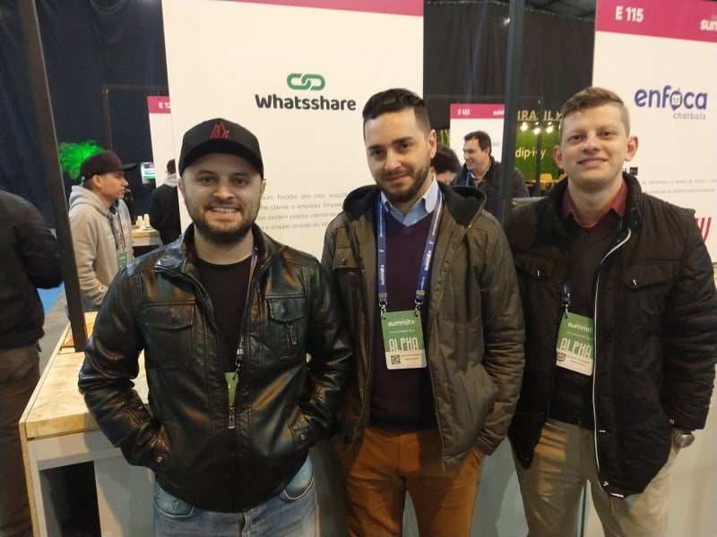 Maicon ( esquerda) e a equipe do Whatsshare participaram do Gramado Summit
