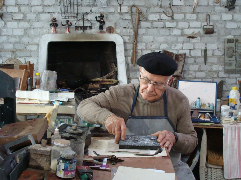 Danúbio Gonçalves em registro de 2010 para filme de Henrique de Freitas Lima - hoje, artista vive em casa de repouso e seu legado está ameaçado
