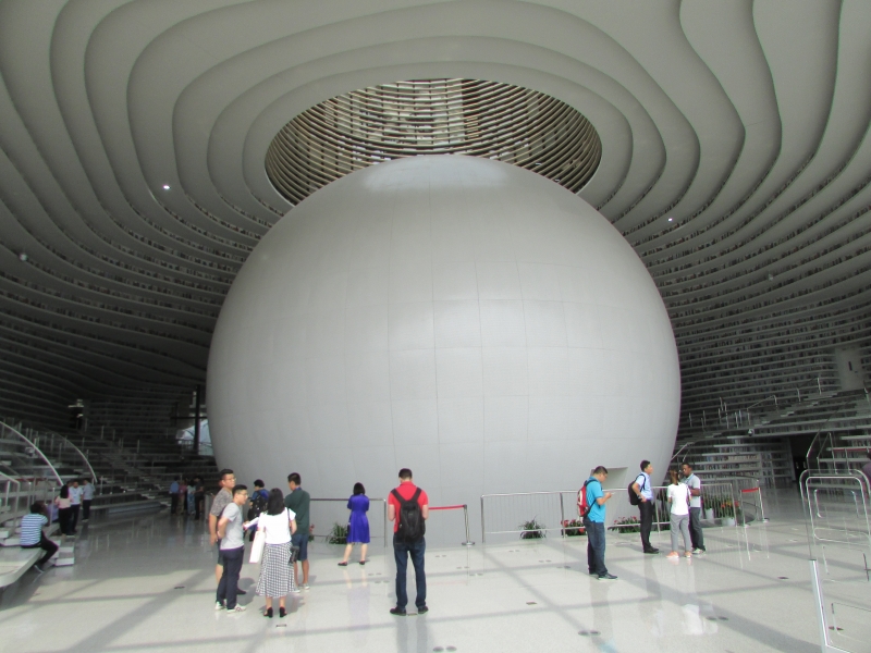 {'nm_midia_inter_thumb1':'https://www.jornaldocomercio.com/_midias/jpg/2018/09/05/206x137/1_img_5830-8465963.jpg', 'id_midia_tipo':'2', 'id_tetag_galer':'', 'id_midia':'5b907e6b4a8ae', 'cd_midia':8465963, 'ds_midia_link': 'https://www.jornaldocomercio.com/_midias/jpg/2018/09/05/img_5830-8465963.jpg', 'ds_midia': 'Binhai tem centro cultural - Binhai Library, com 33 mil m2 e amplamente iluminada por janelas, &eacute; uma grande biblioteca', 'ds_midia_credi': 'THIAGO COPETTI/ESPECIAL/JC', 'ds_midia_titlo': 'Binhai tem centro cultural - Binhai Library, com 33 mil m2 e amplamente iluminada por janelas, &eacute; uma grande biblioteca', 'cd_tetag': '1', 'cd_midia_w': '800', 'cd_midia_h': '600', 'align': 'Left'}