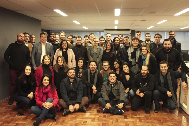 Equipe da empresa, que cria e administra aplicativos corporativos para marcas  Foto: umove.me/divulga&ccedil;&atilde;o/jc