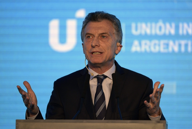 Mauricio Macri tenta contornar a maxidesvalorização do peso