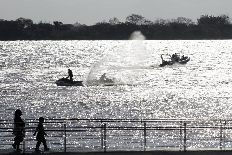 Ações ocorrem diariamente e incluem a verificação da documentação do condutor e da embarcação