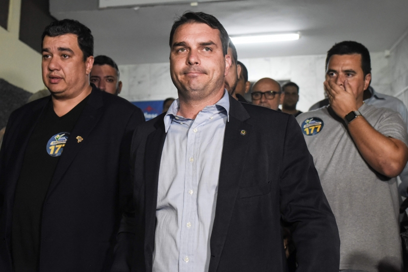 Flavio (c) foi eleito senador pelo Rio de Janeiro no último dia 7 de outubro