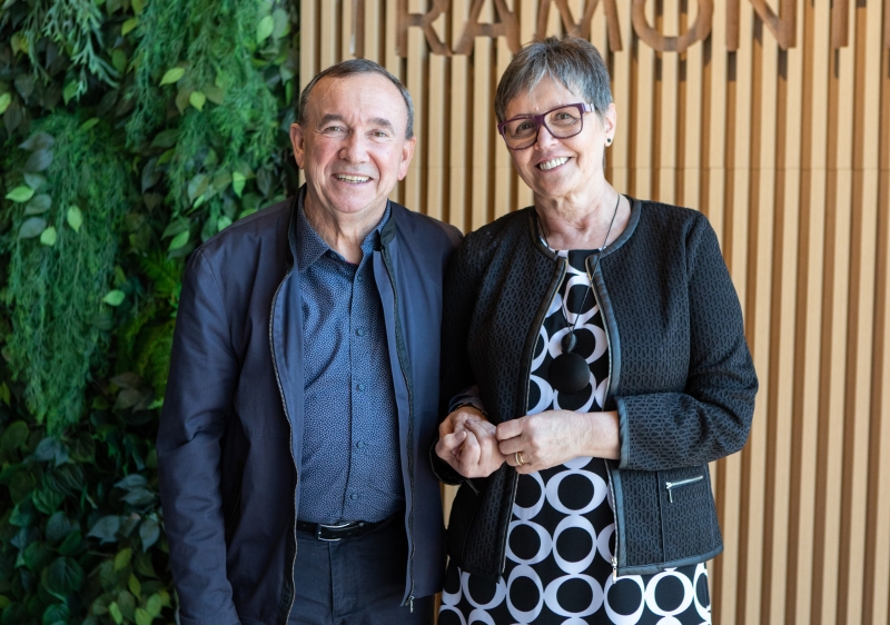 Clovis Tramontina e Maria Inês Dupont, gerente da T Factory Store