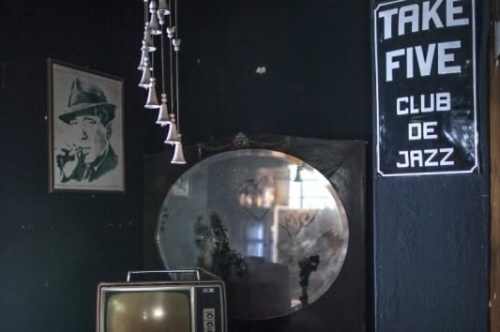 Instalado no porão de um casarão, Clube de Jazz Take Five surgiu em 1982