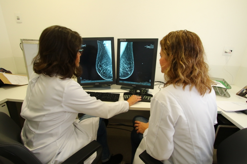 Em 27% das respostas de mulheres com idades entre 50 e 59 anos, o médico não costuma solicitar ultrassom ou mamografia nos exames de rotina