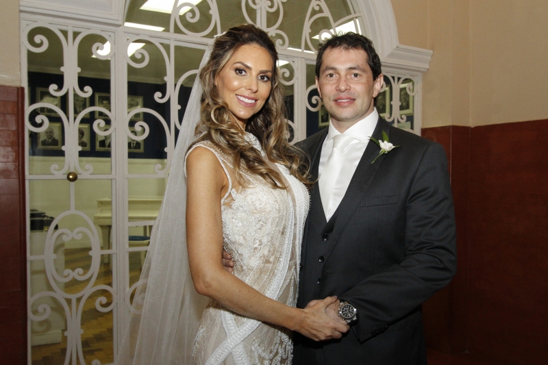 Os noivos Luiza Cardim Chaves Gomes e Felipe do Canto Zago