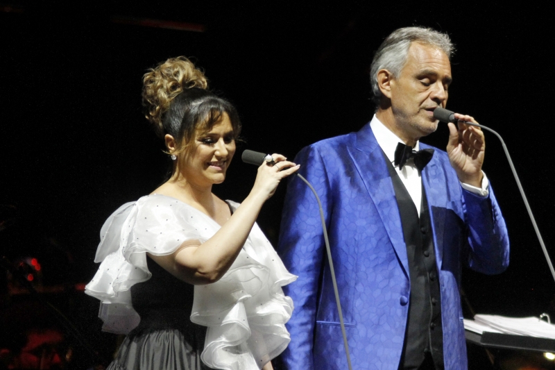 Maria Rita cantou com Bocelli e se emocionou em diversos momentos do show 