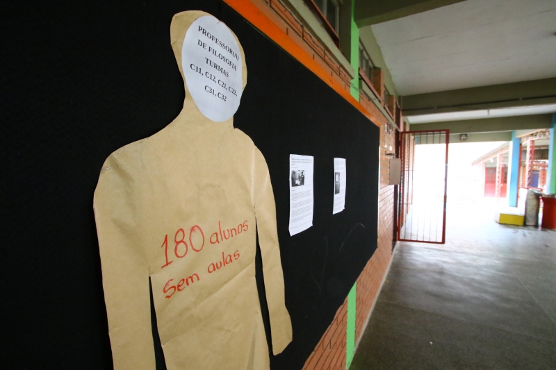 Alunos de escola na Restinga são prejudicados pela falta de professores