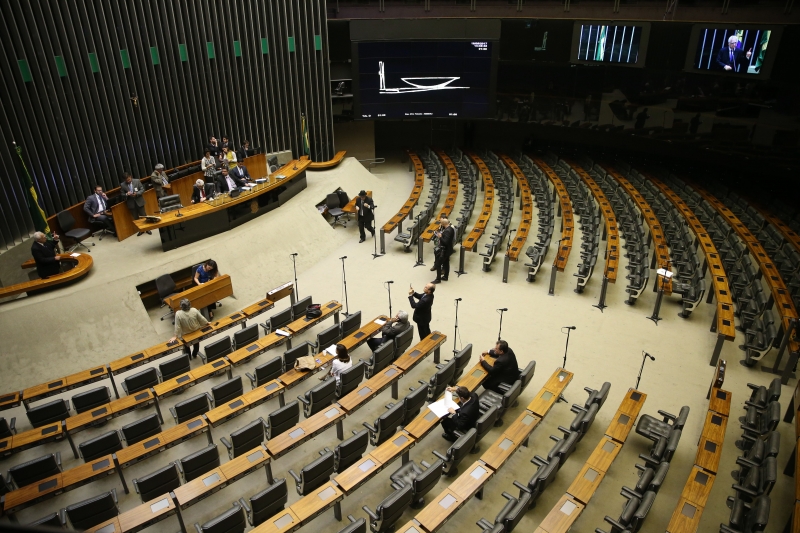 Mudança de representantes chega a 47,3% das 513 cadeiras disponíveis no Parlamento