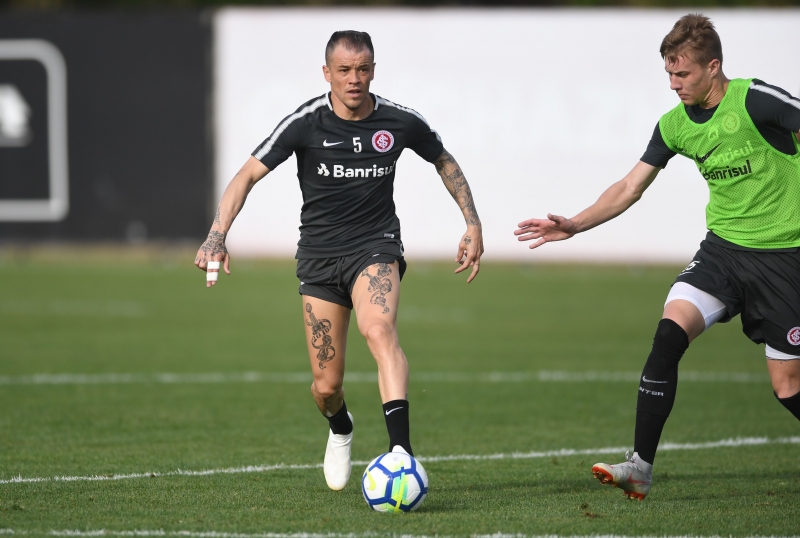 Após se recuperar de lesão, camisa 10 tem entrado no decorrer dos jogos