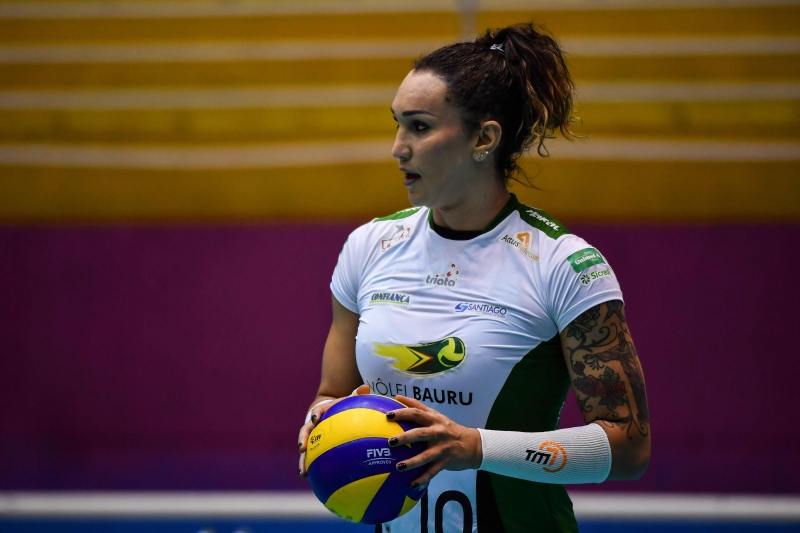 Tifanny Abreu, de 36 anos, é a primeira atleta trans a jogar na Superliga Feminina de Vôlei