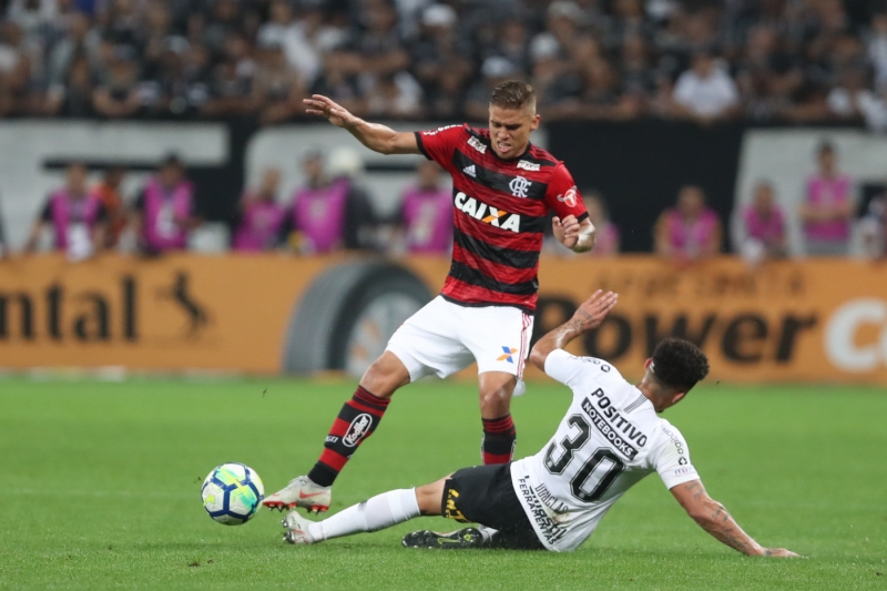 Jogando no Itaquerão, o Corinthians eliminou o Flamengo