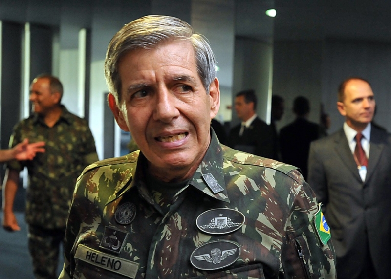 General da reserva tem 72 anos e participou da comitiva do presidente aos EUA