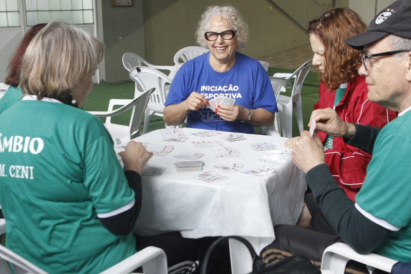 {'nm_midia_inter_thumb1':'https://www.jornaldocomercio.com/_midias/jpg/2018/10/02/206x137/1_lp_021018___idosos__27_-8491698.jpg', 'id_midia_tipo':'2', 'id_tetag_galer':'', 'id_midia':'5bb39afe6d67f', 'cd_midia':8491698, 'ds_midia_link': 'https://www.jornaldocomercio.com/_midias/jpg/2018/10/02/lp_021018___idosos__27_-8491698.jpg', 'ds_midia': 'Olimp&iacute;adas dos Idosos. Atividades gratuitas oferecidas no Tesourinha.', 'ds_midia_credi': 'LUIZA PRADO/JC', 'ds_midia_titlo': 'Olimp&iacute;adas dos Idosos. Atividades gratuitas oferecidas no Tesourinha.', 'cd_tetag': '1', 'cd_midia_w': '800', 'cd_midia_h': '533', 'align': 'Left'}