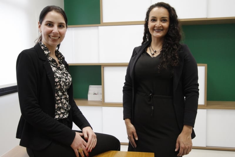 Maria Isabel (esquerda) deu o curso para Juliana, associada e que passou a ir atrás dos sonhos