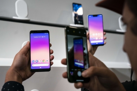 NEW YORK, NY - OCTOBER 9: A guest takes pictures of the new Google Pixel 3 smartphone during a Google product release event, October 9, 2018 in New York City. The phones will go on sale on October 18 for a base starting retail price of $799 for the Pixel 3 and $899 for the Pixel 3 XL. Google also released a new tablet called the Pixel Slate and the Google Home Hub.   Drew Angerer/Getty Images/AFP
== FOR NEWSPAPERS, INTERNET, TELCOS & TELEVISION USE ONLY ==